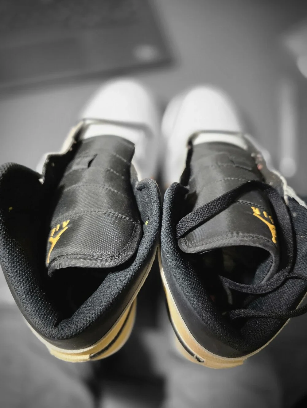 Jordan 1 Mid, Ember/Sundial/White, Size 10m, New.